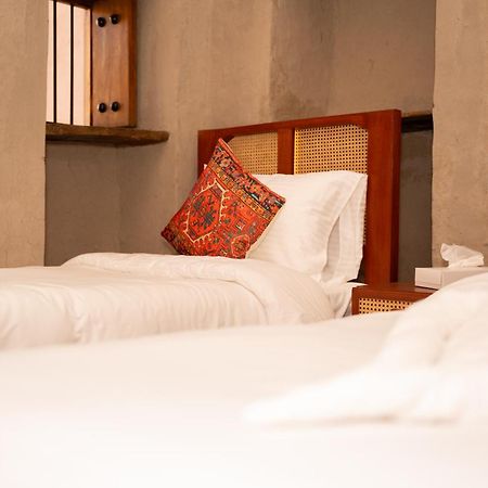 Nomad Inn Нізва Екстер'єр фото