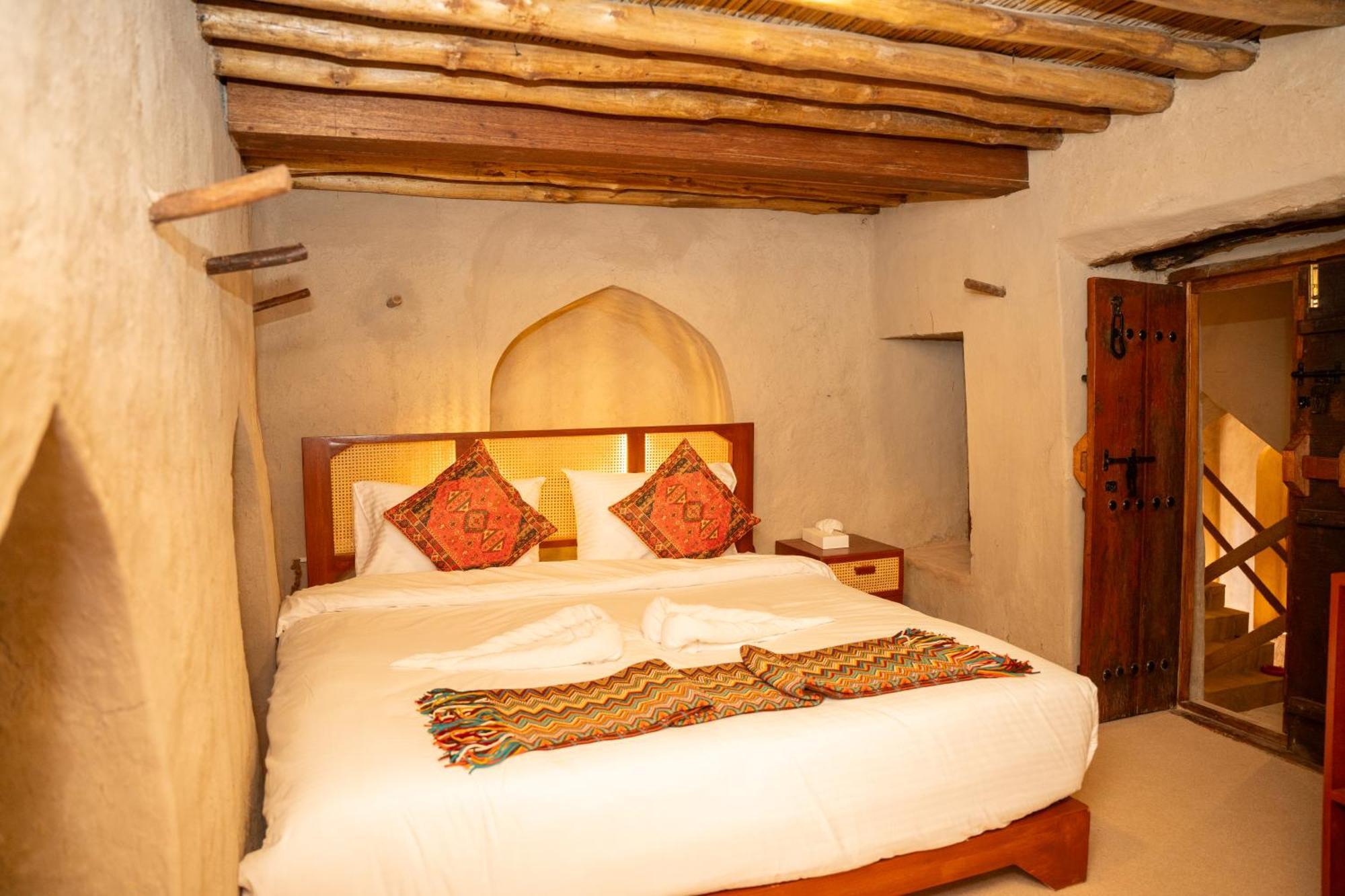 Nomad Inn Нізва Екстер'єр фото