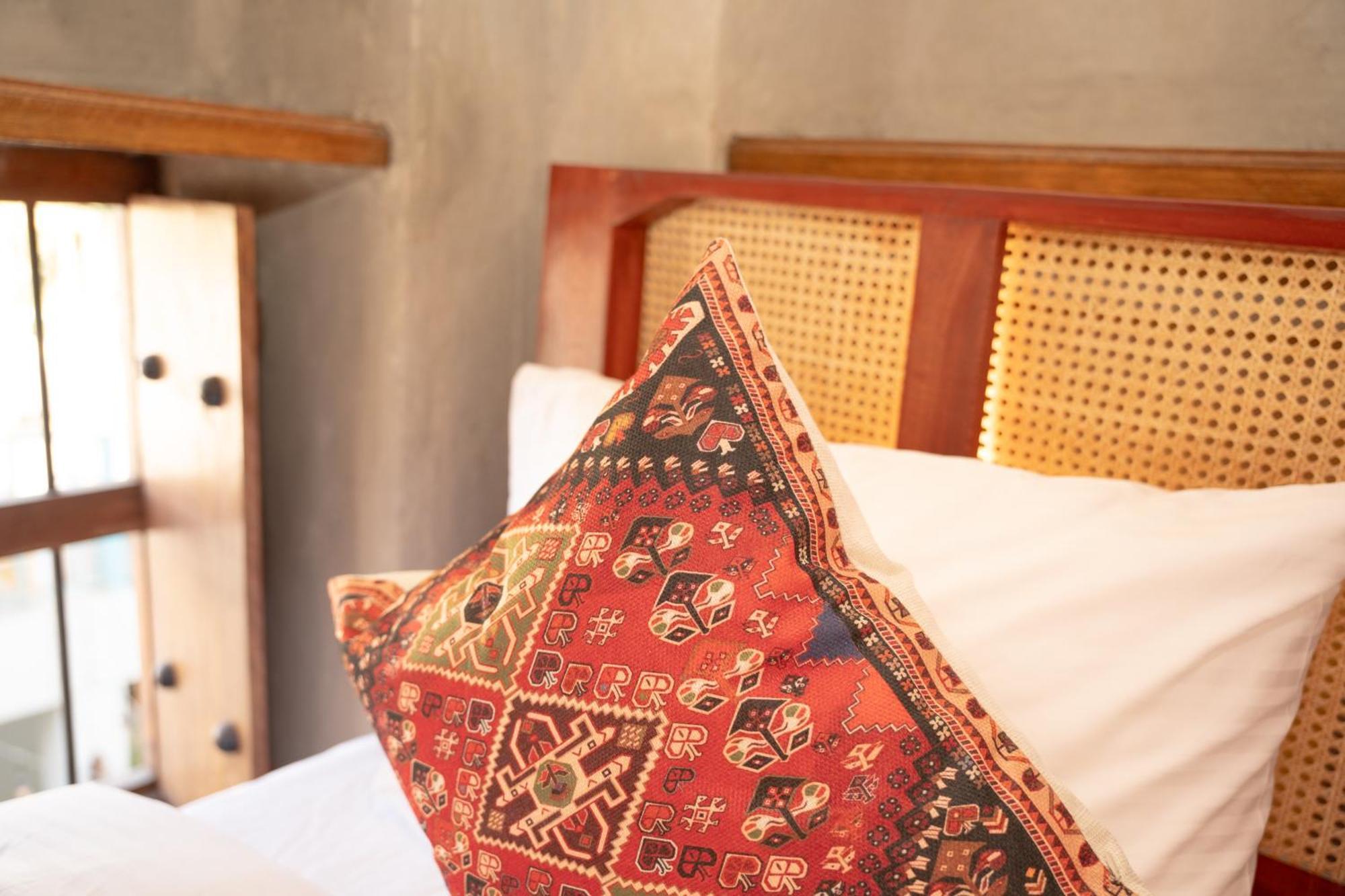 Nomad Inn Нізва Екстер'єр фото