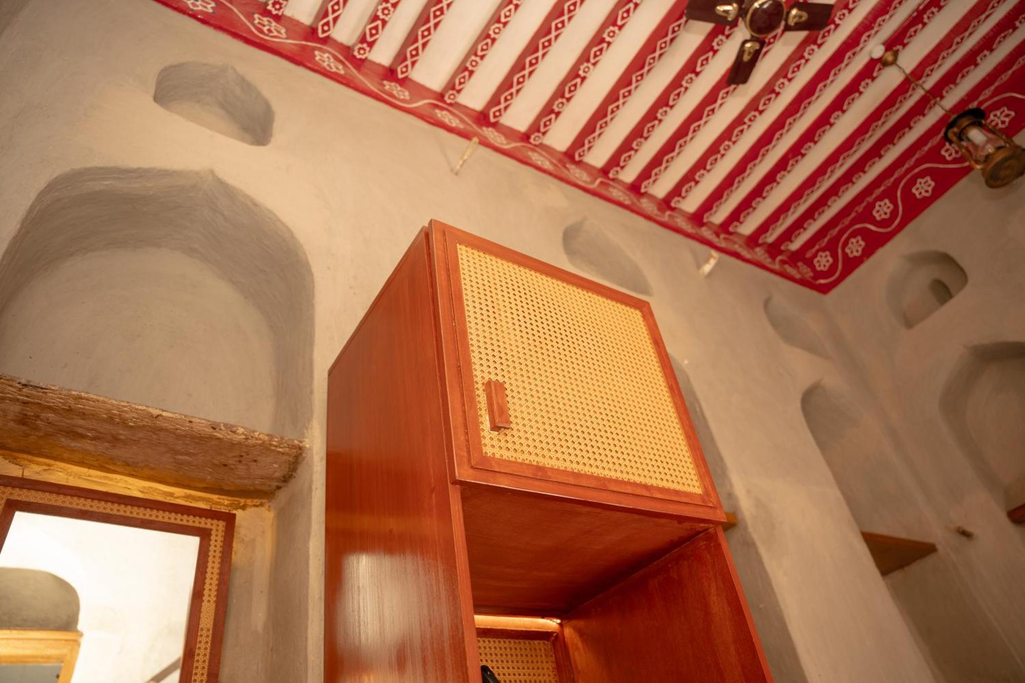 Nomad Inn Нізва Екстер'єр фото